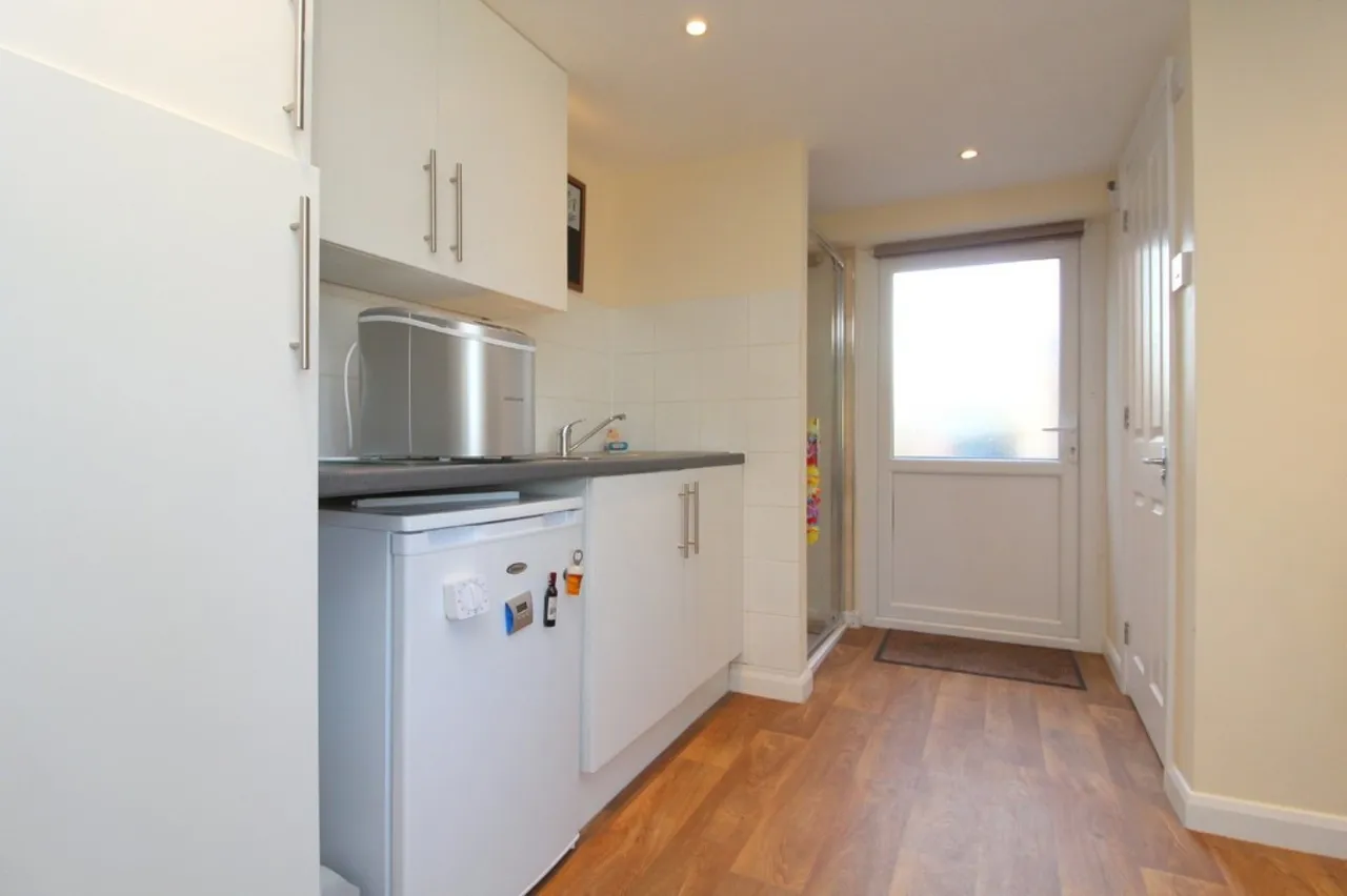 Stanwell Road, Ashford, photo 14