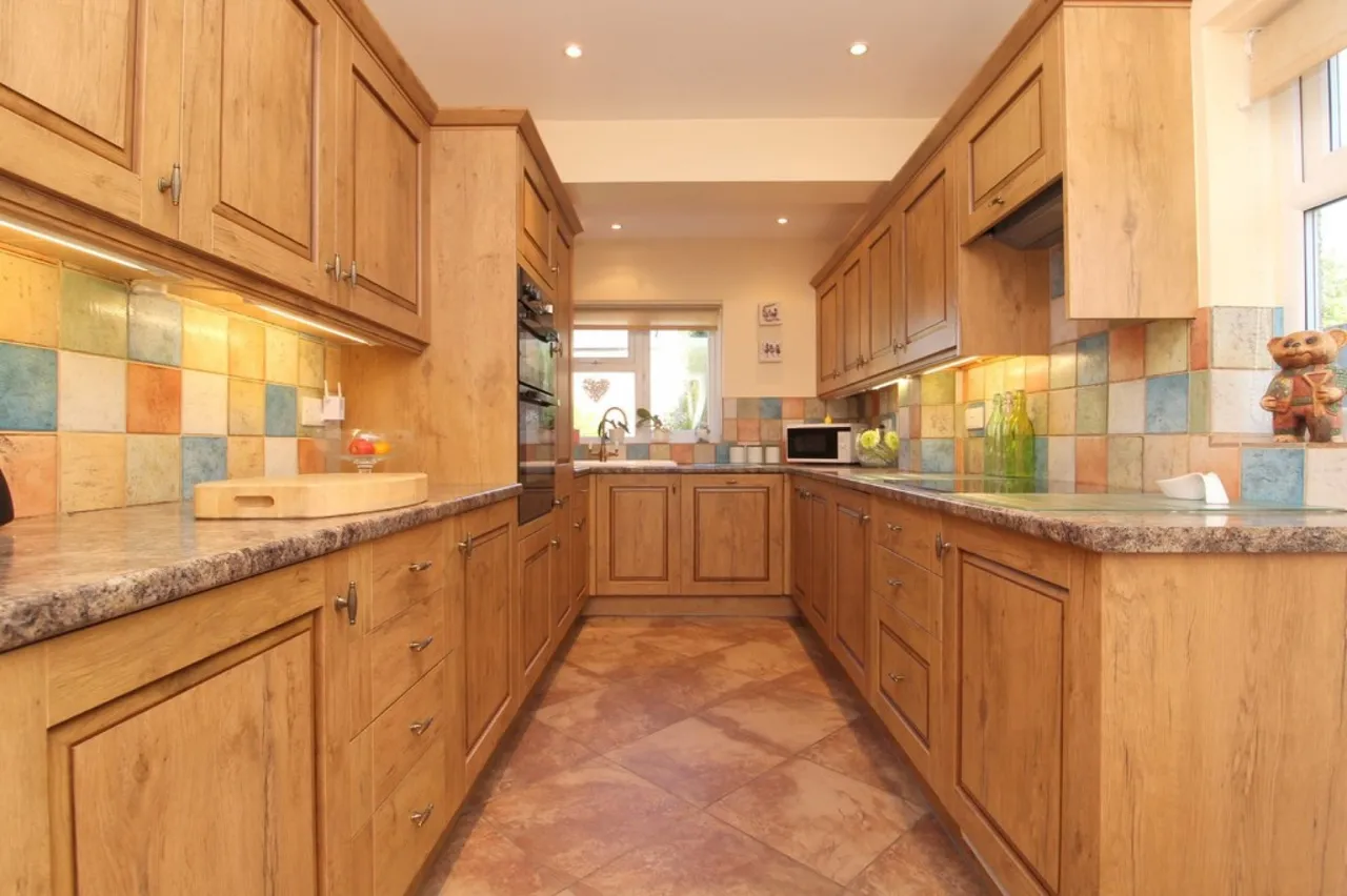 Stanwell Road, Ashford, photo 2