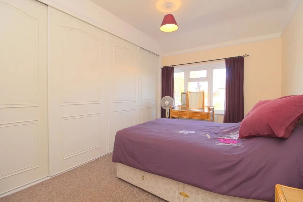 Stanwell Road, Ashford, photo 9
