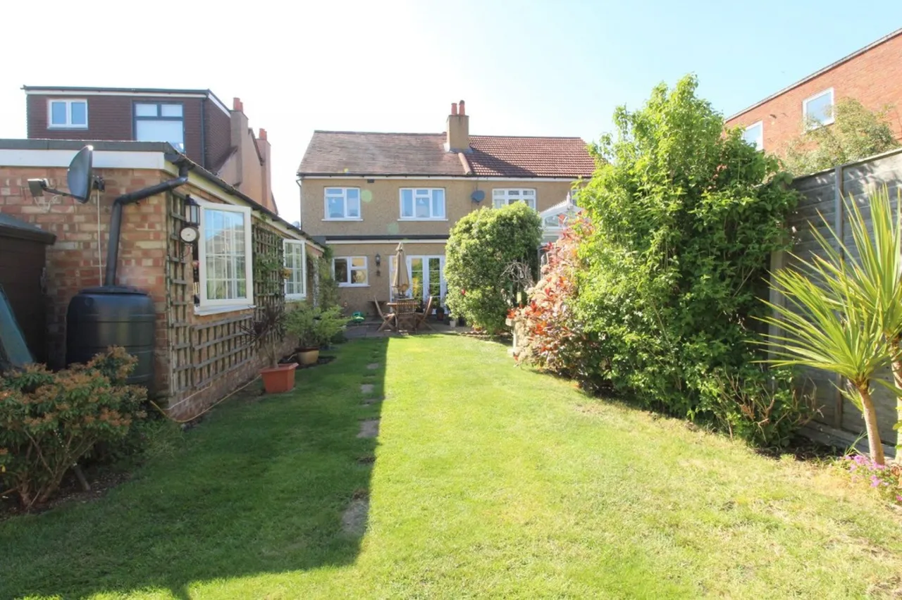 Stanwell Road, Ashford, photo 7