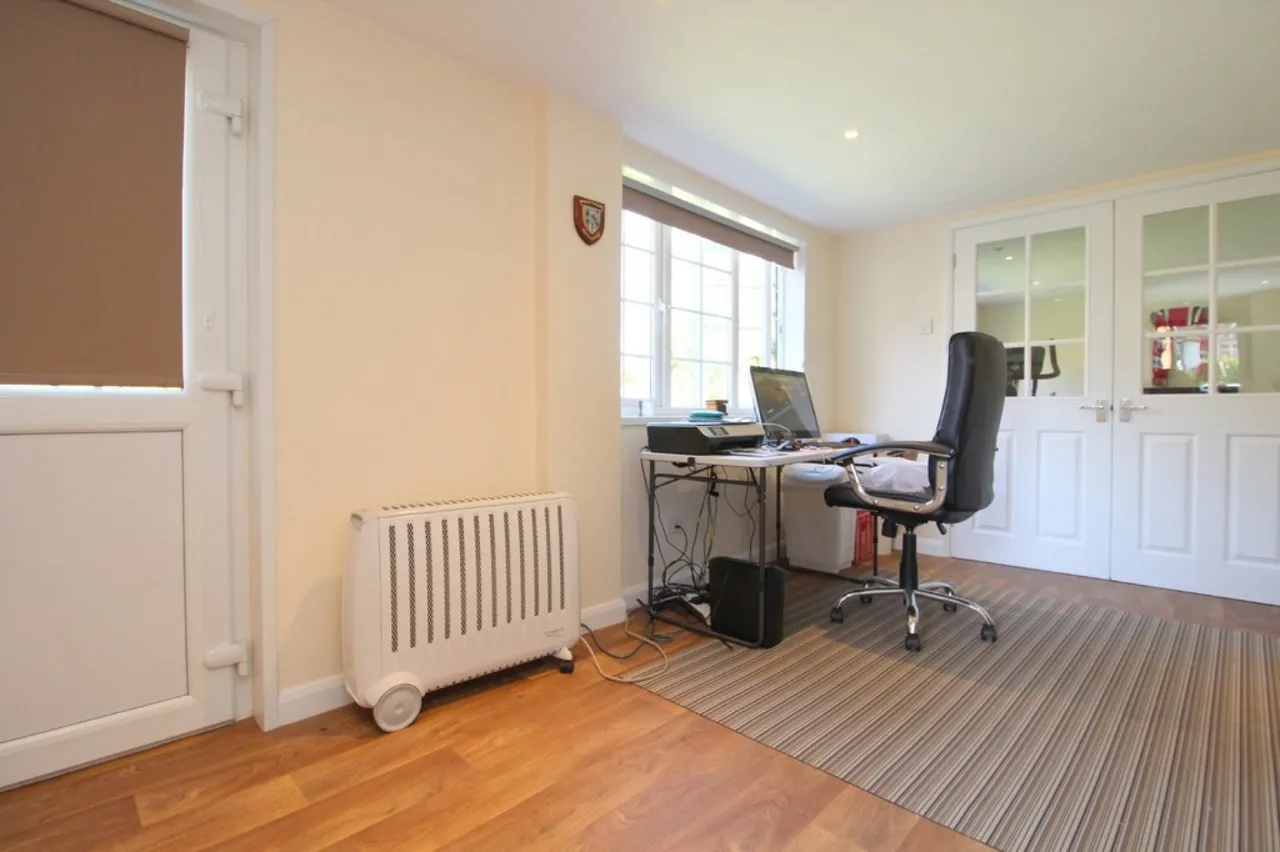 Stanwell Road, Ashford, photo 13