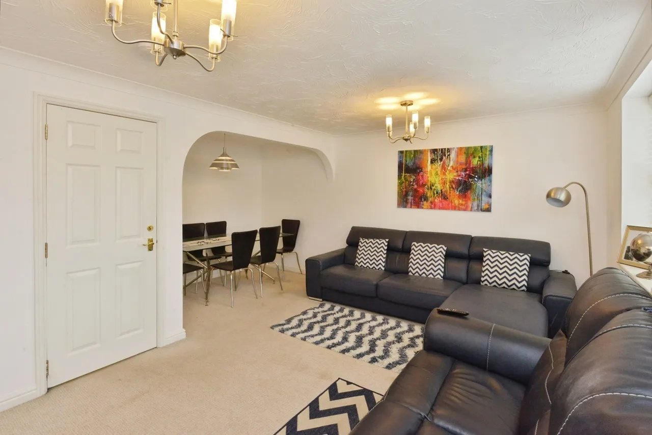 Wickstead Avenue, Grange Farm, Milton Keynes, Buckinghamshire, MK8, photo 2