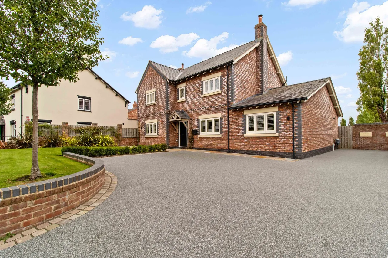 4 bed house for sale — Orchard House Windmill Lane, Preston On The Hill, Warrington, Warrington, WA4 4AZ