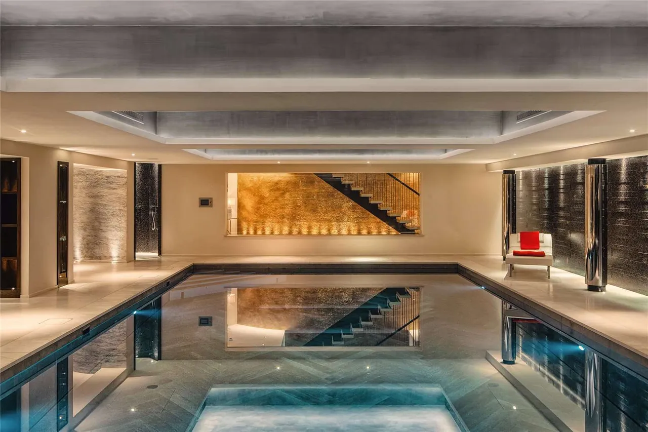 Portnall Drive, Wentworth Estate, Virginia Water, Surrey, GU25 4NN, photo 6