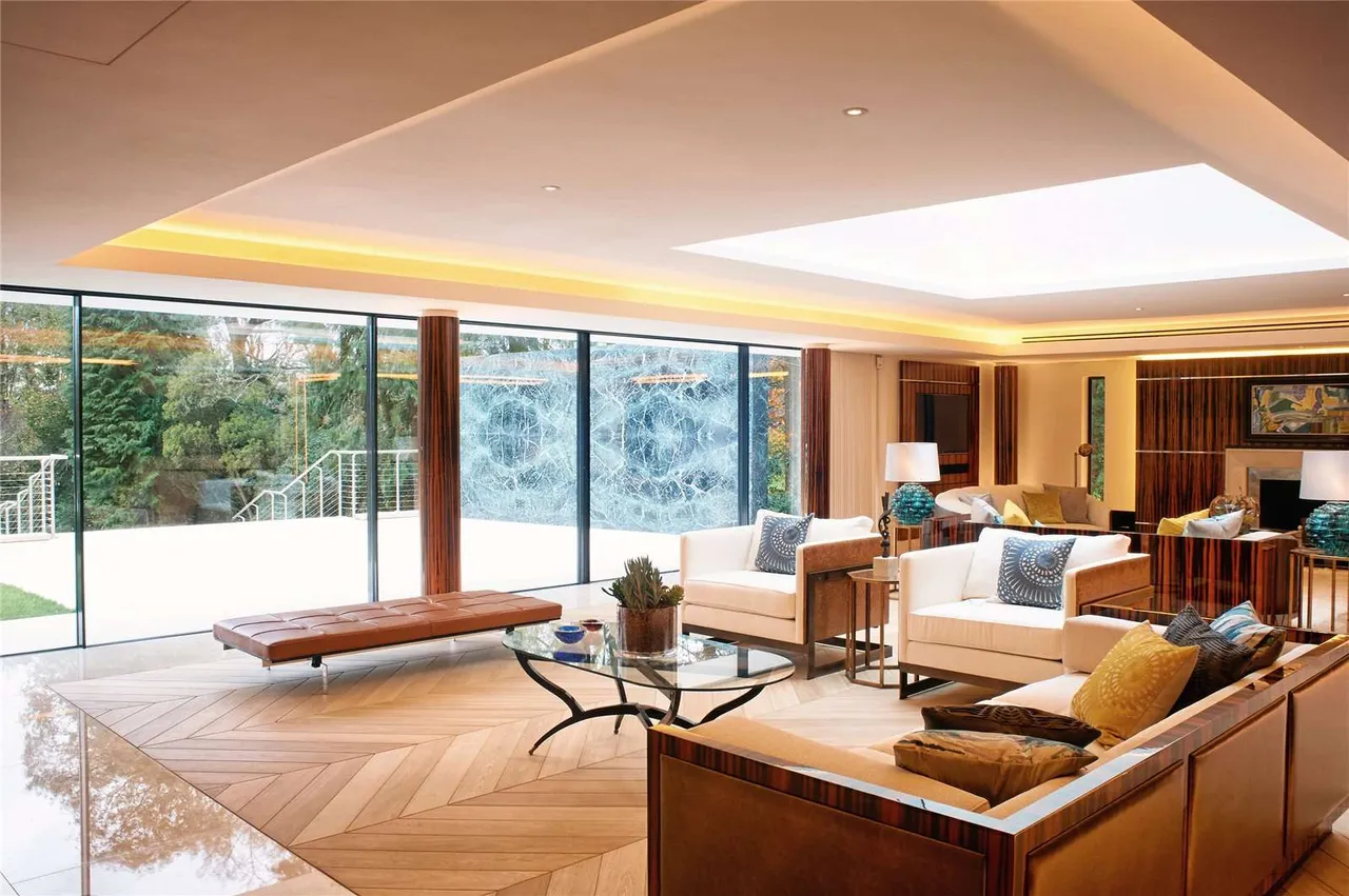 Portnall Drive, Wentworth Estate, Virginia Water, Surrey, GU25 4NN, photo 5