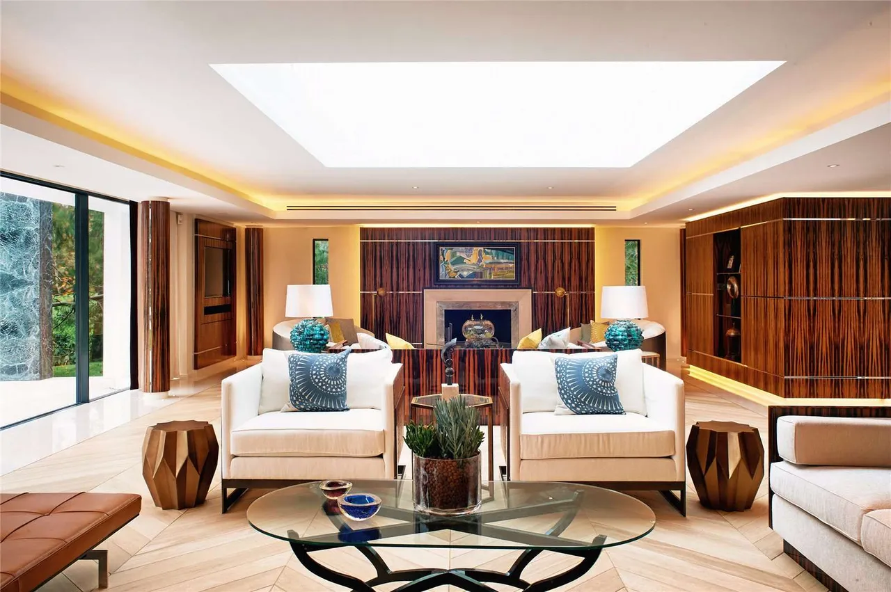 Portnall Drive, Wentworth Estate, Virginia Water, Surrey, GU25 4NN, photo 11