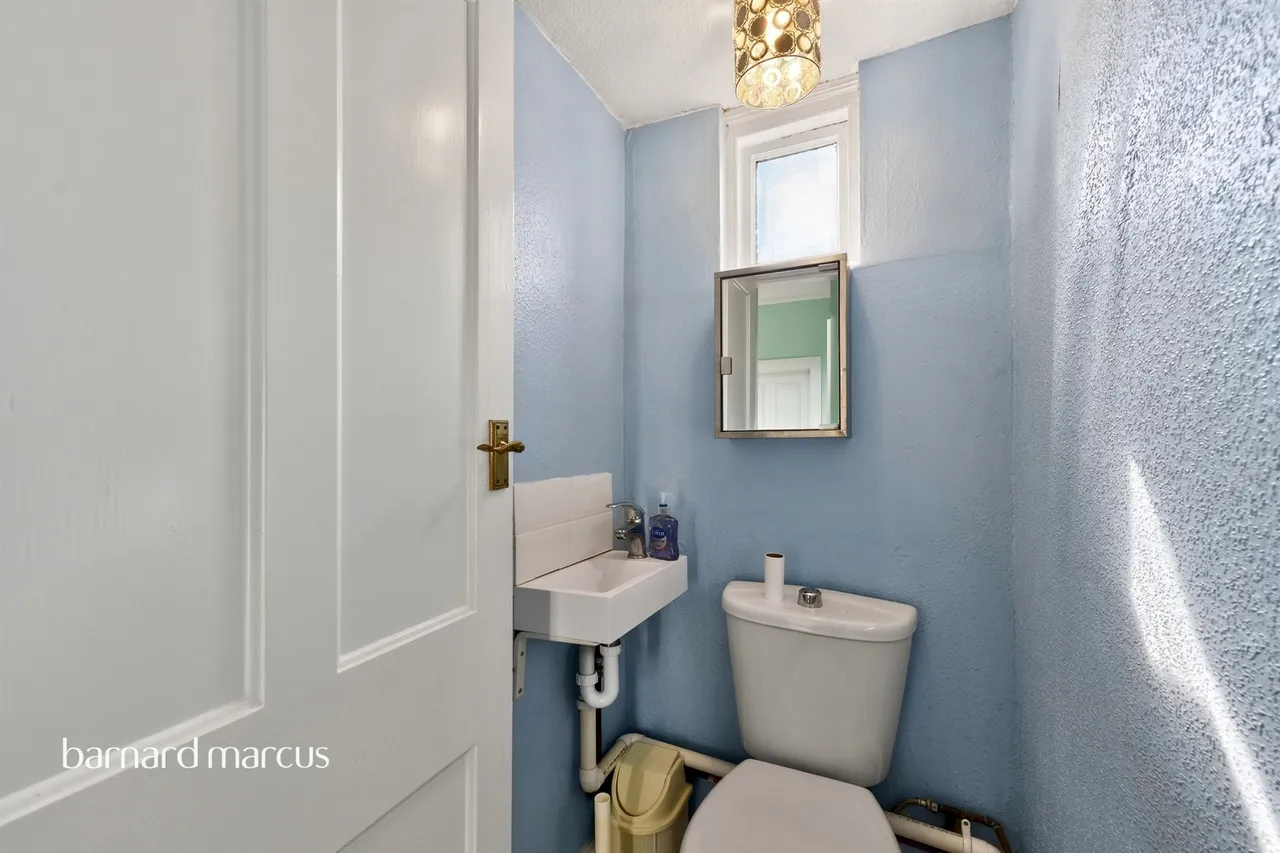 Hanworth Road, Feltham, TW13, photo 16