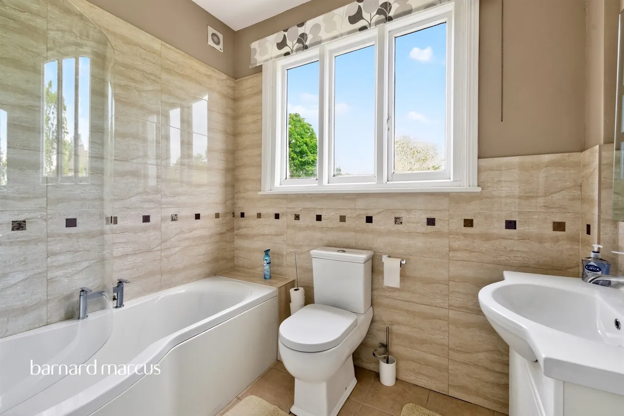 Hanworth Road, Feltham, TW13, photo 17
