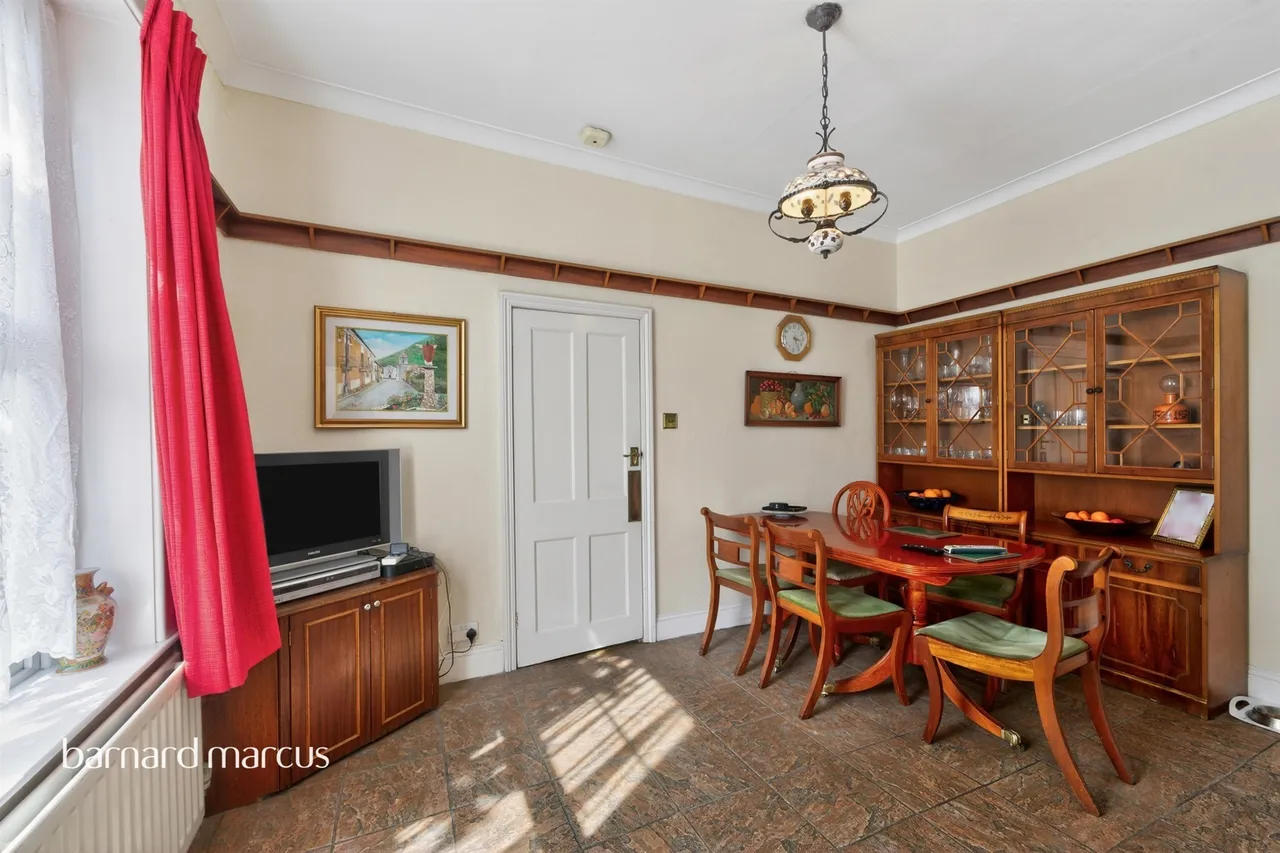 Hanworth Road, Feltham, TW13, photo 8
