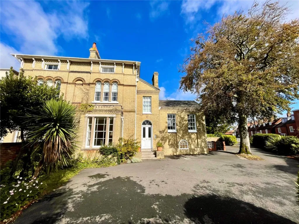 1 bed flat for sale, Lymington, Hampshire