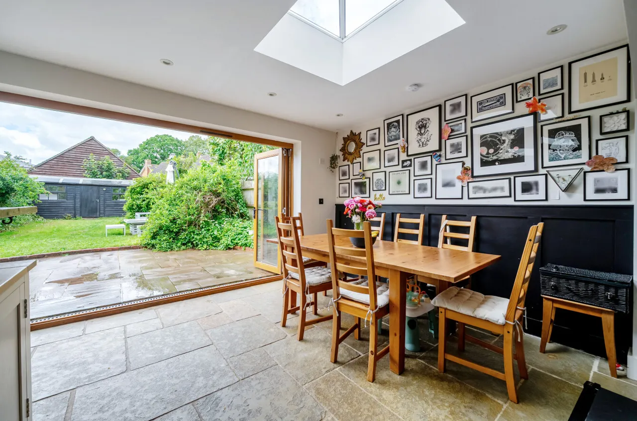 The Borough, Crondall, Farnham, Hampshire, GU10 5NU, photo 2