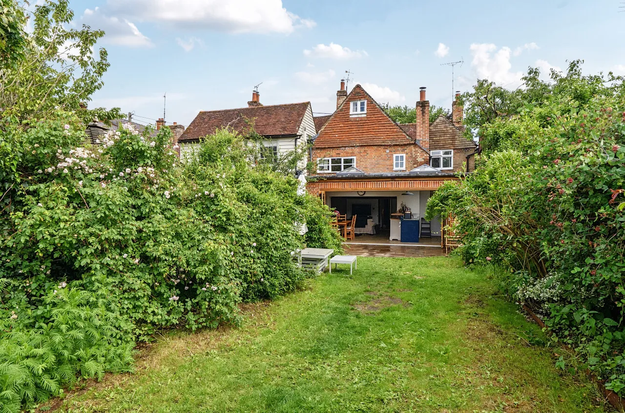 The Borough, Crondall, Farnham, Hampshire, GU10 5NU, photo 27
