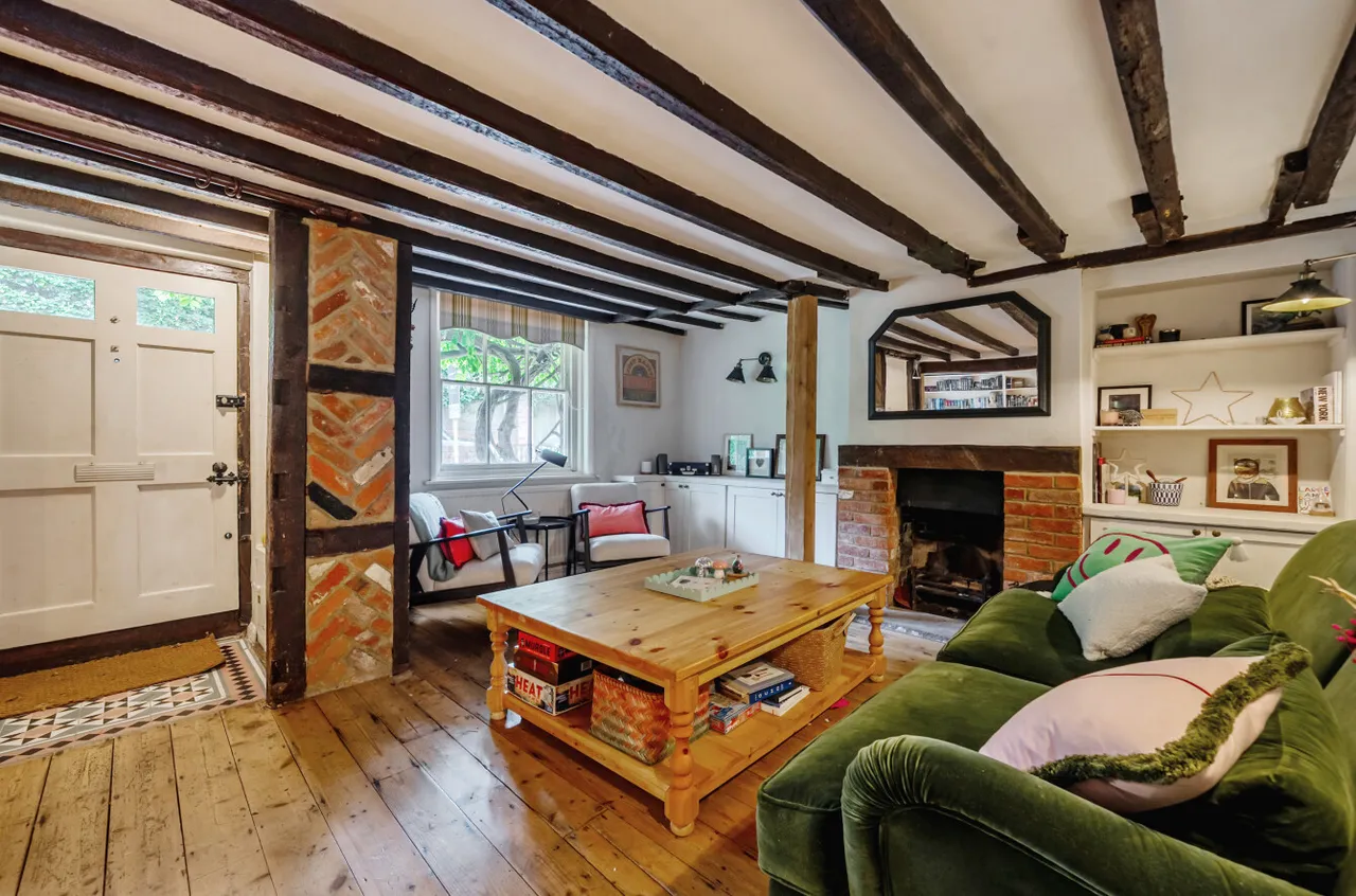 The Borough, Crondall, Farnham, Hampshire, GU10 5NU, photo 4