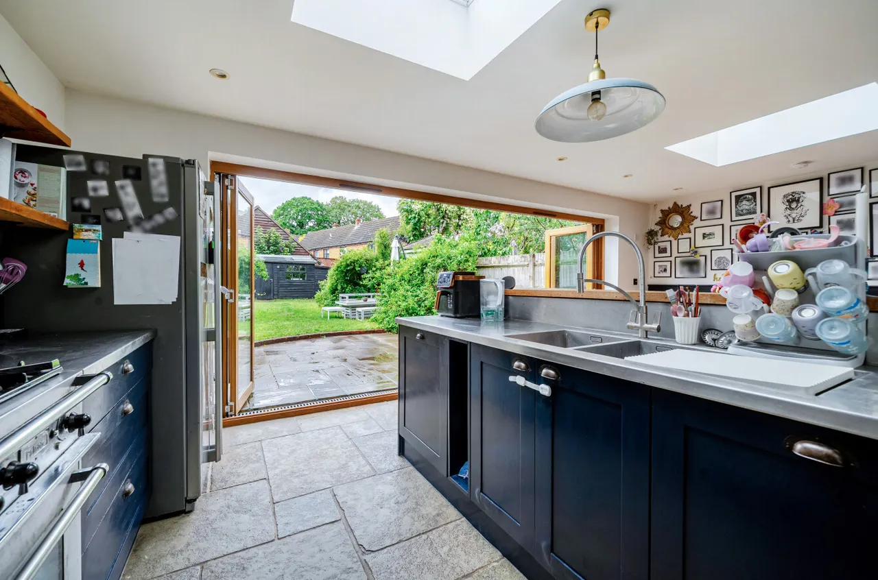 The Borough, Crondall, Farnham, Hampshire, GU10 5NU, photo 12
