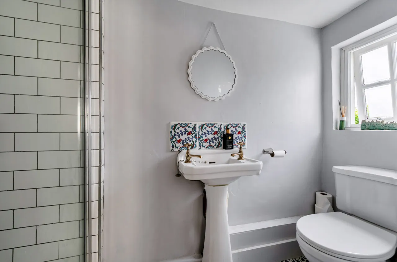 The Borough, Crondall, Farnham, Hampshire, GU10 5NU, photo 22