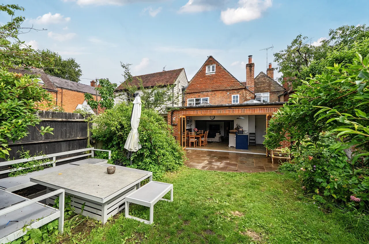 The Borough, Crondall, Farnham, Hampshire, GU10 5NU, photo 7