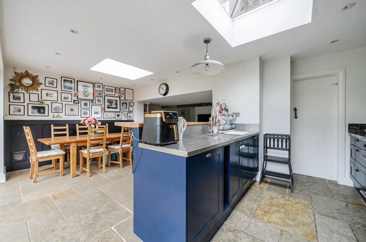 The Borough, Crondall, Farnham, Hampshire, GU10 5NU, photo 17