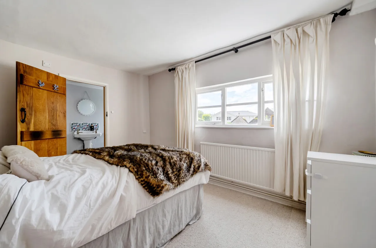 The Borough, Crondall, Farnham, Hampshire, GU10 5NU, photo 19
