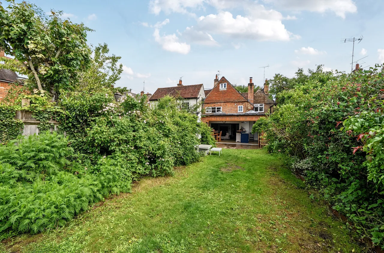 The Borough, Crondall, Farnham, Hampshire, GU10 5NU, photo 26