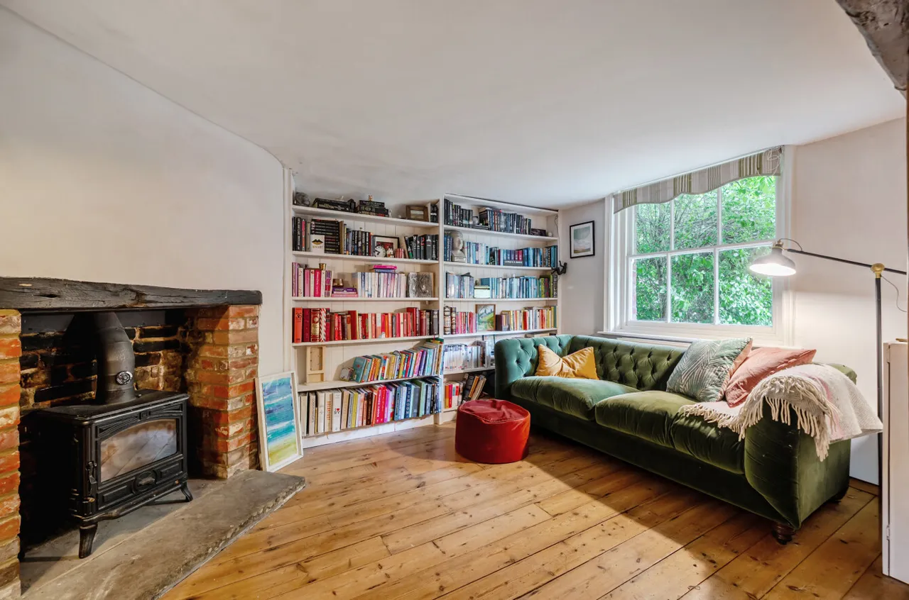 The Borough, Crondall, Farnham, Hampshire, GU10 5NU, photo 5