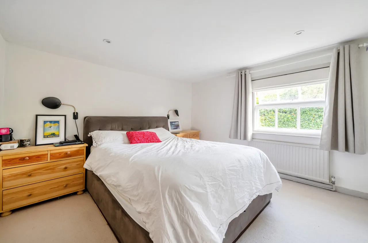 The Borough, Crondall, Farnham, Hampshire, GU10 5NU, photo 20