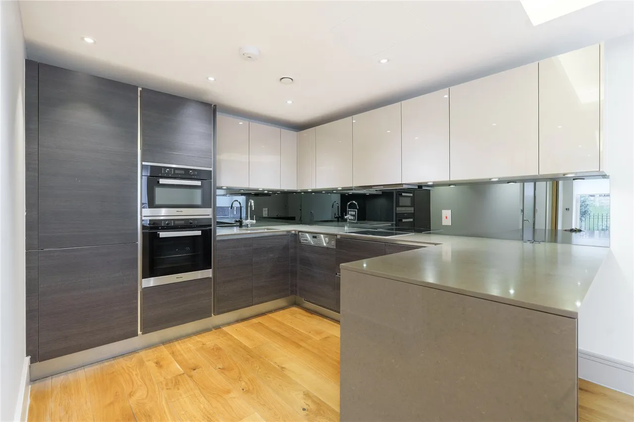 3 bed flat for sale — Benjamin House, Cecil Grove, St John's Wood, London, NW8 7EF