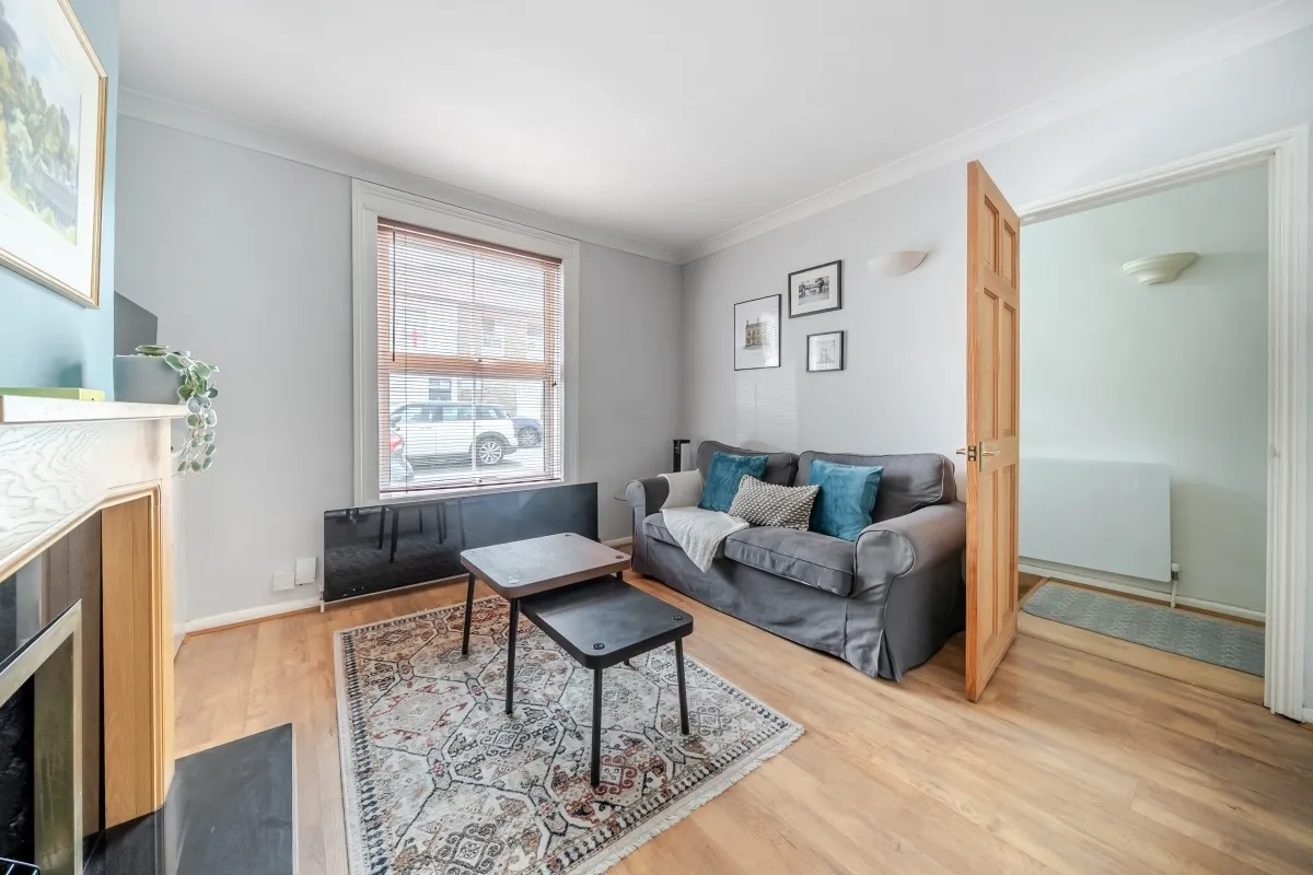 2 bed house to rent — Albert Street Windsor SL4