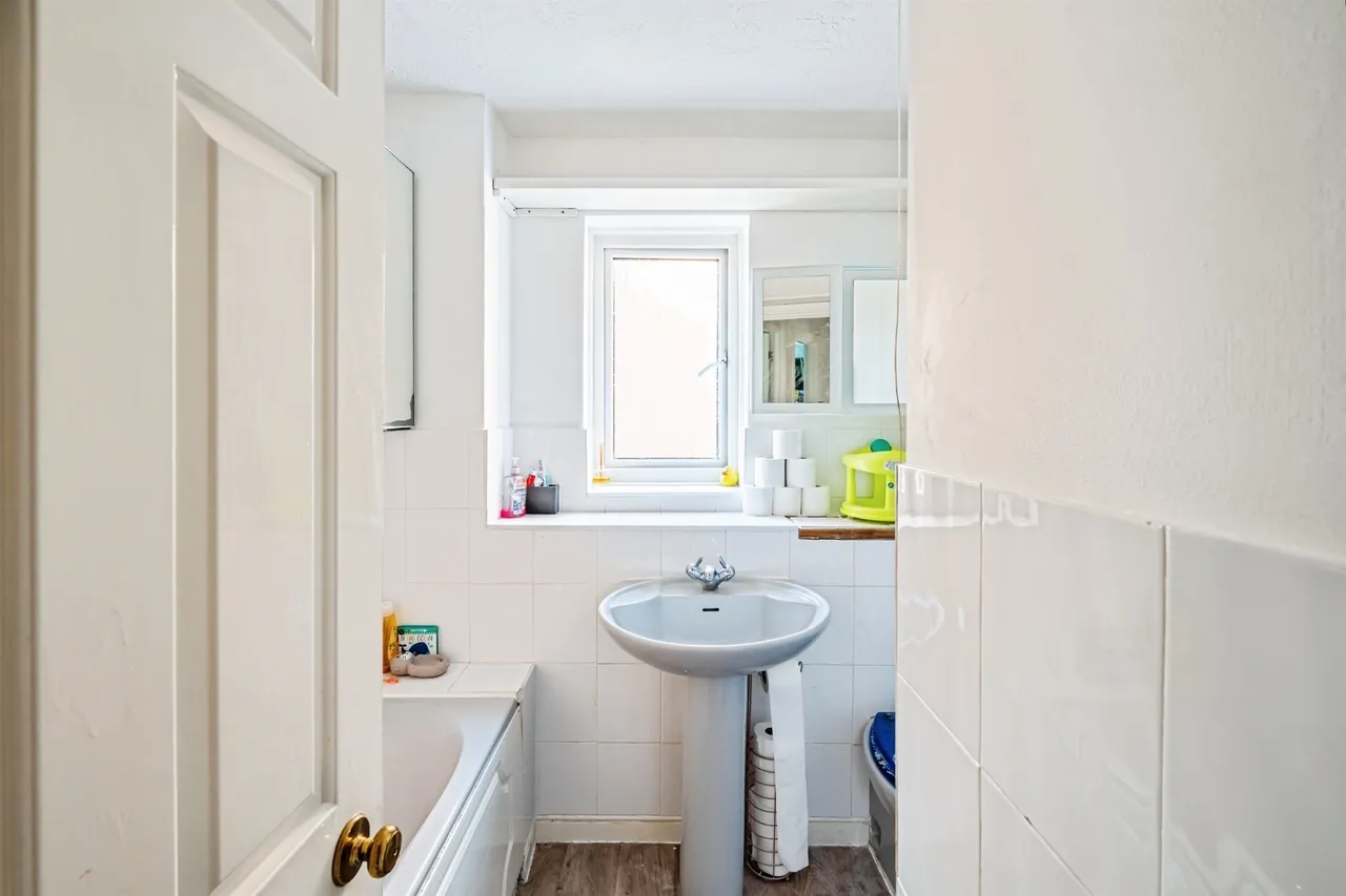 Trossachs Close, Eastbourne, BN23, photo 18