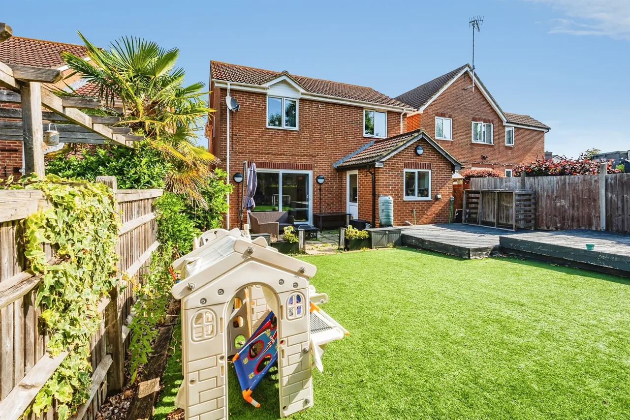 Trossachs Close, Eastbourne, BN23, photo 19
