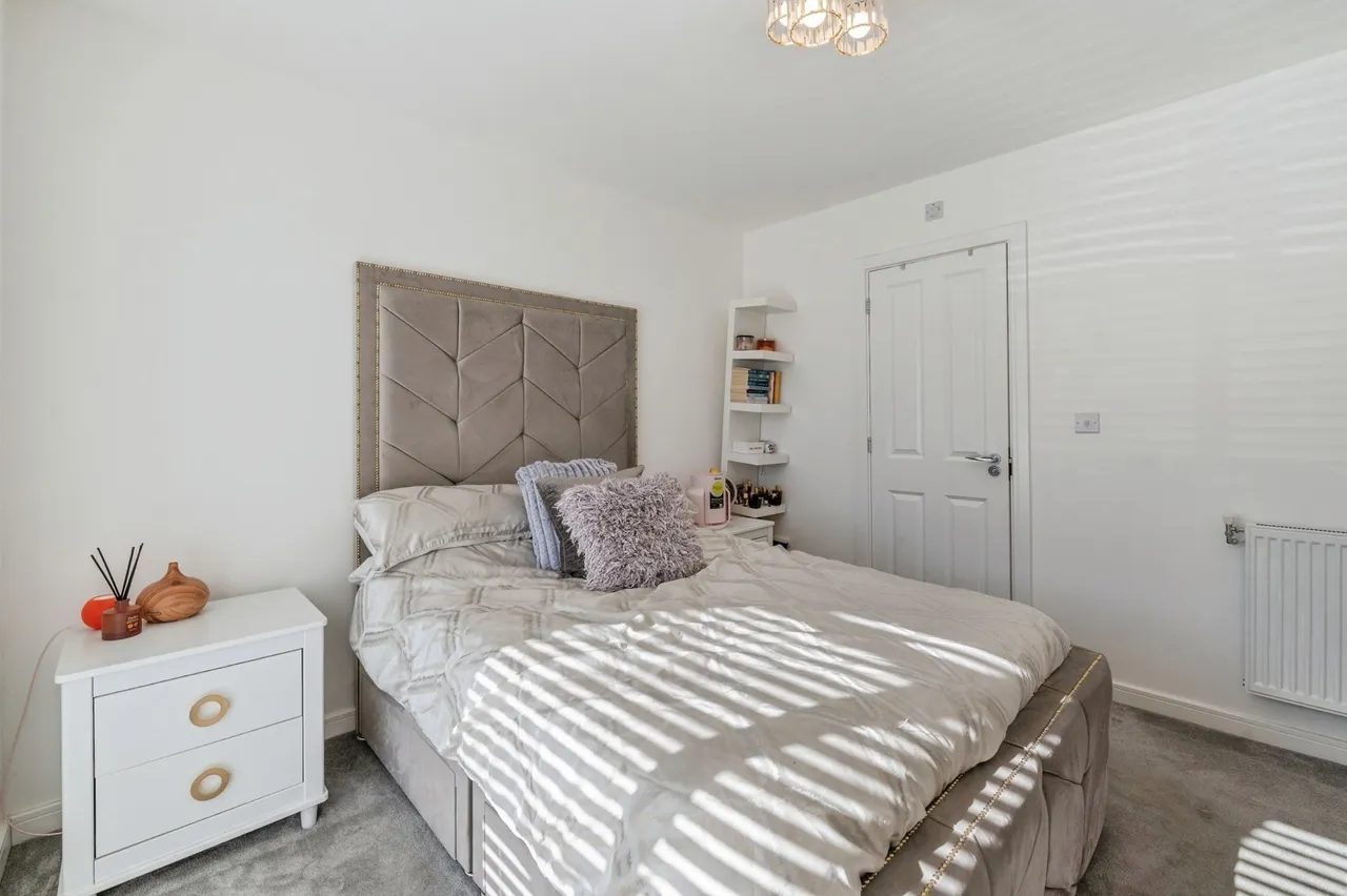 Dovestone Close, West Thurrock, RM20, photo 18