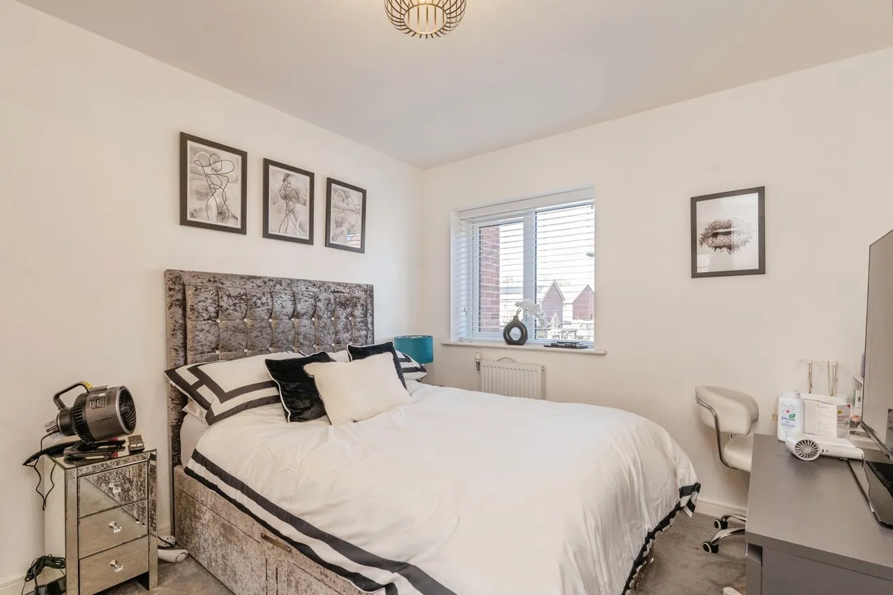 Dovestone Close, West Thurrock, RM20, photo 15