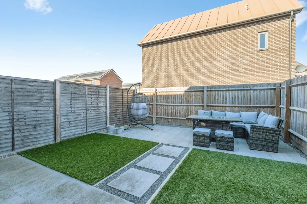 Dovestone Close, West Thurrock, RM20, photo 4