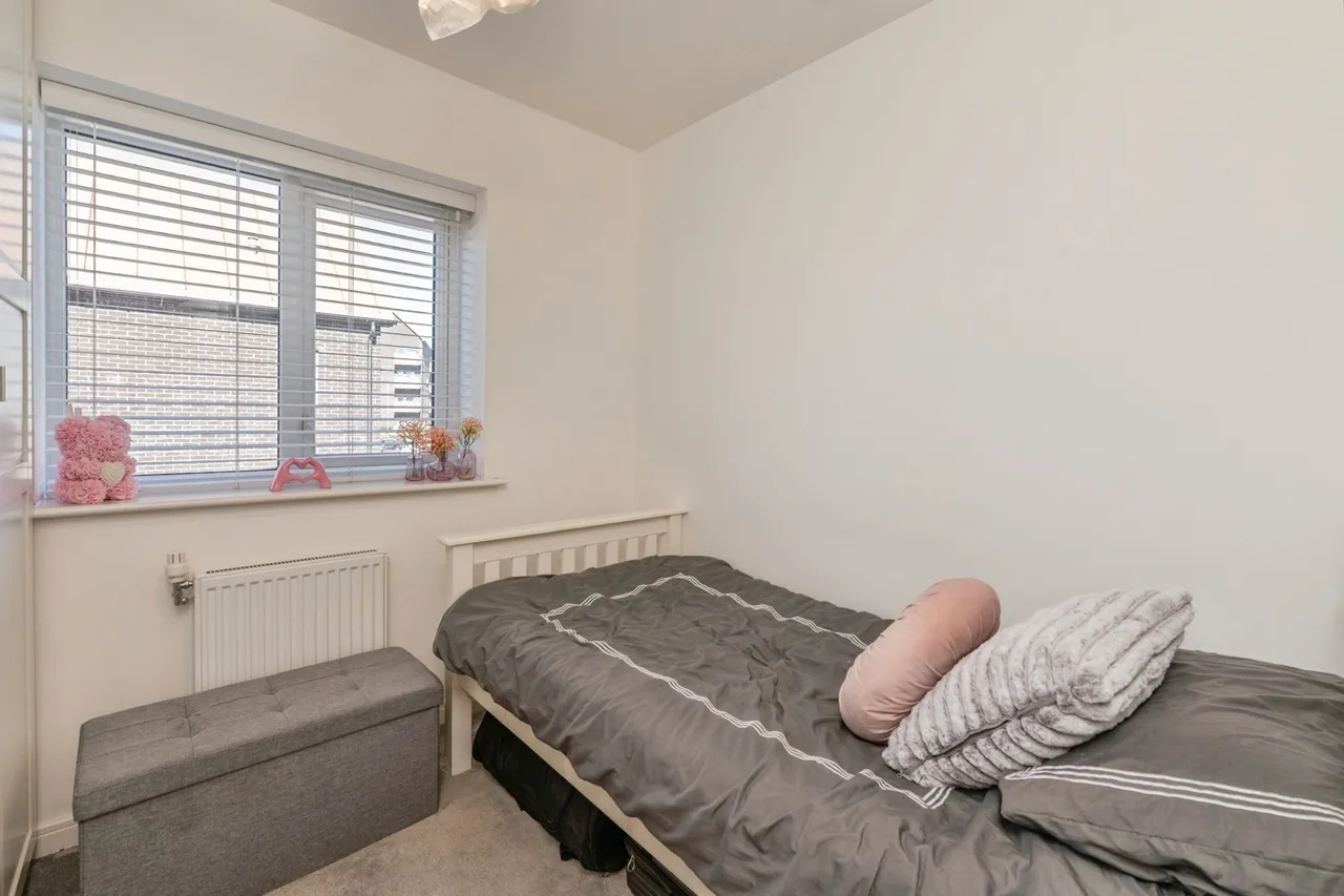 Dovestone Close, West Thurrock, RM20, photo 19