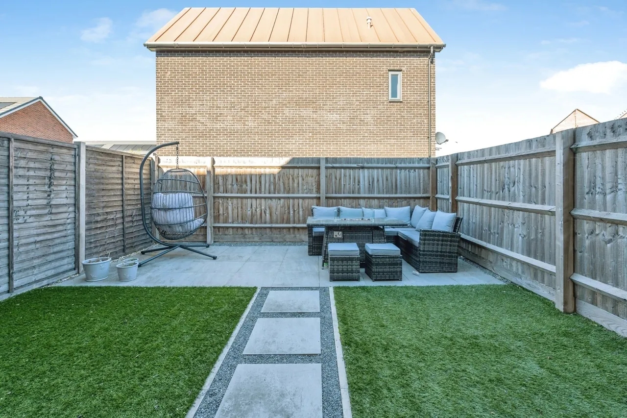 Dovestone Close, West Thurrock, RM20, photo 22