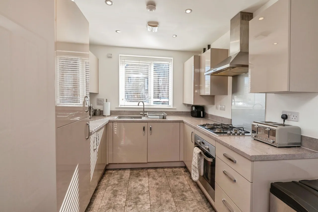 Dovestone Close, West Thurrock, RM20, photo 7