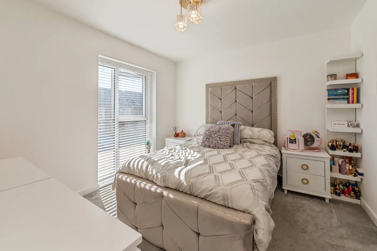 Dovestone Close, West Thurrock, RM20, photo 17