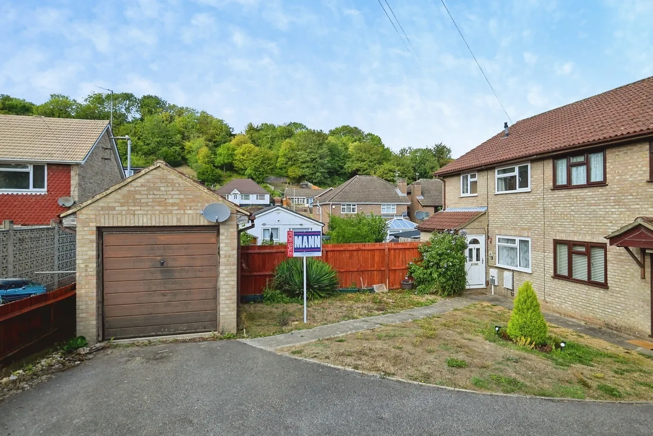 3 bed house for sale, Brendon Avenue, ME5