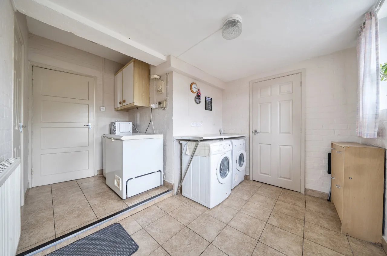 Ferndale Crescent, Gobowen, photo 4