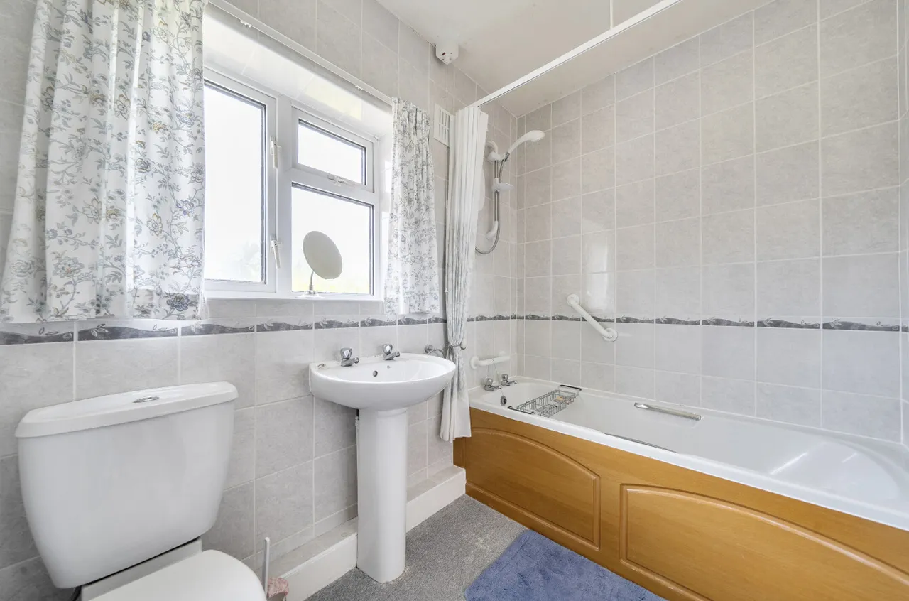 Ferndale Crescent, Gobowen, photo 7
