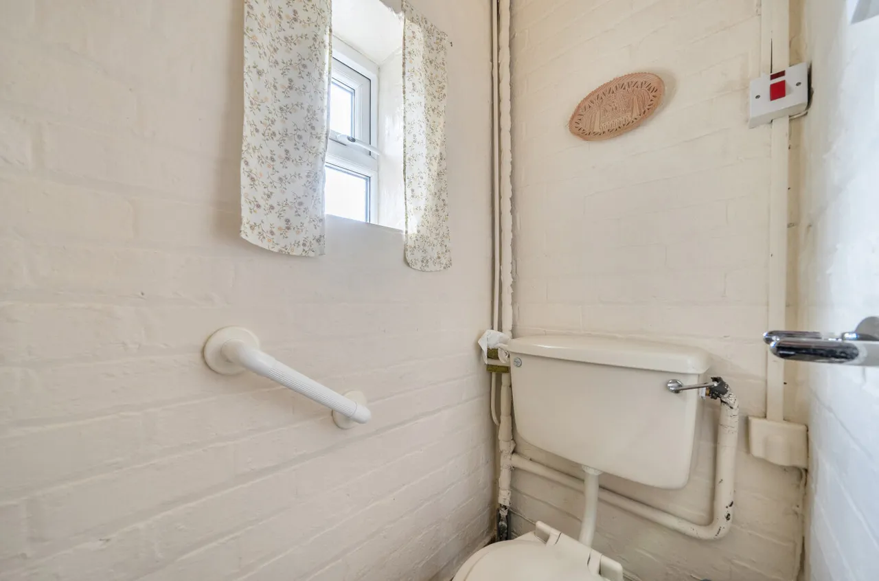 Ferndale Crescent, Gobowen, photo 16