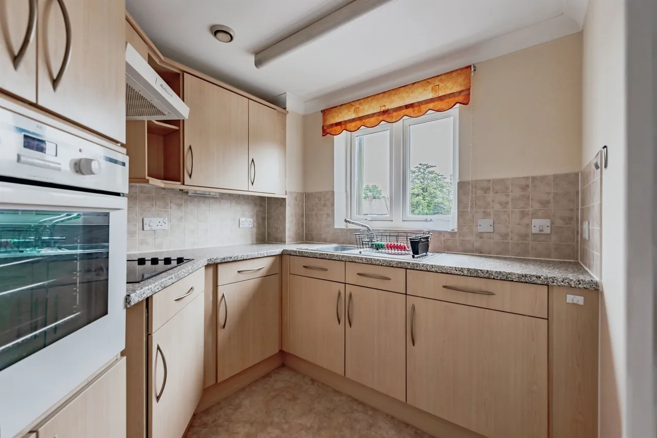Linkfield Lane, Redhill, RH1, photo 6