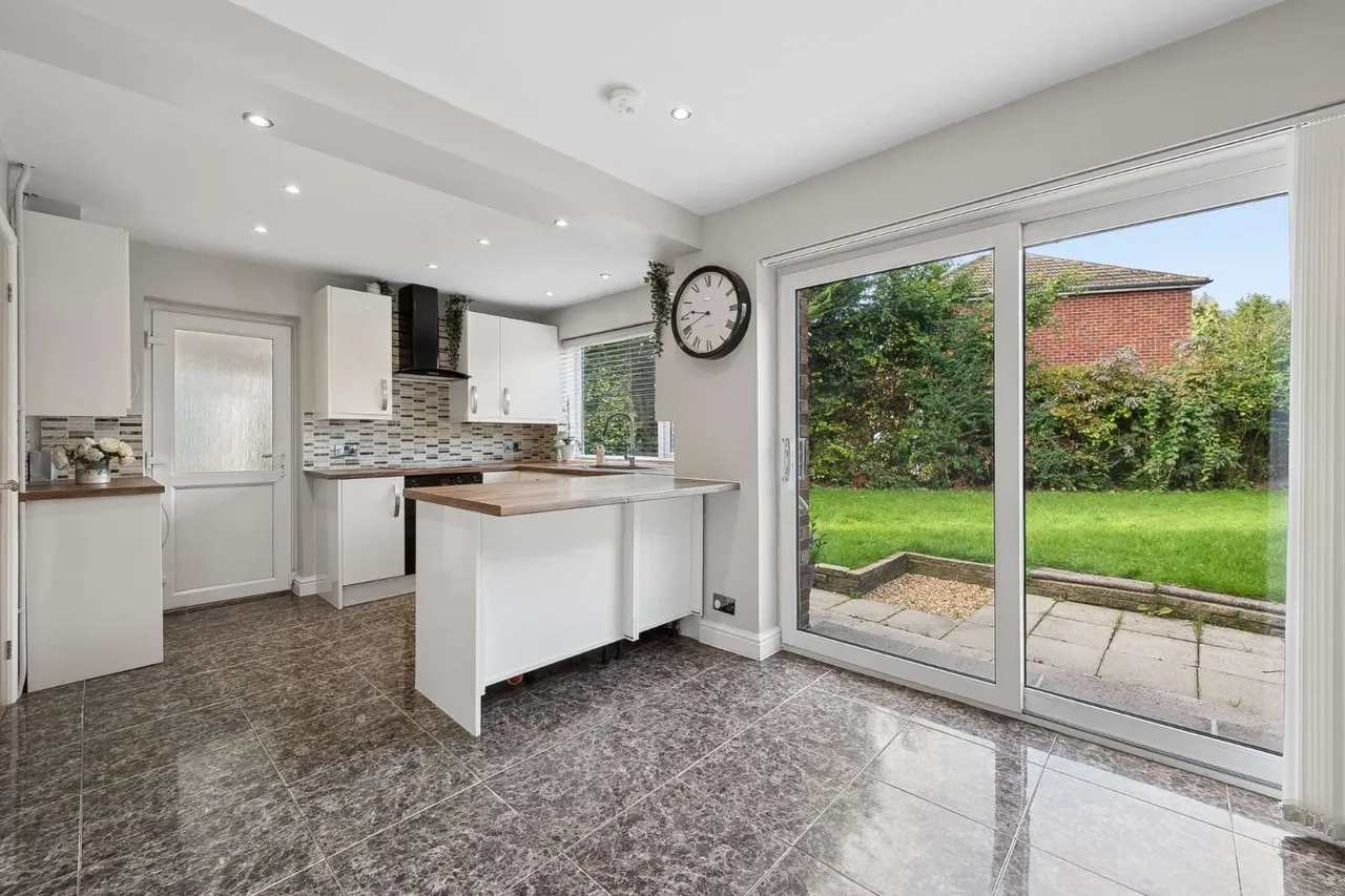 Newlands Drive, Wilmslow, SK9, photo 2