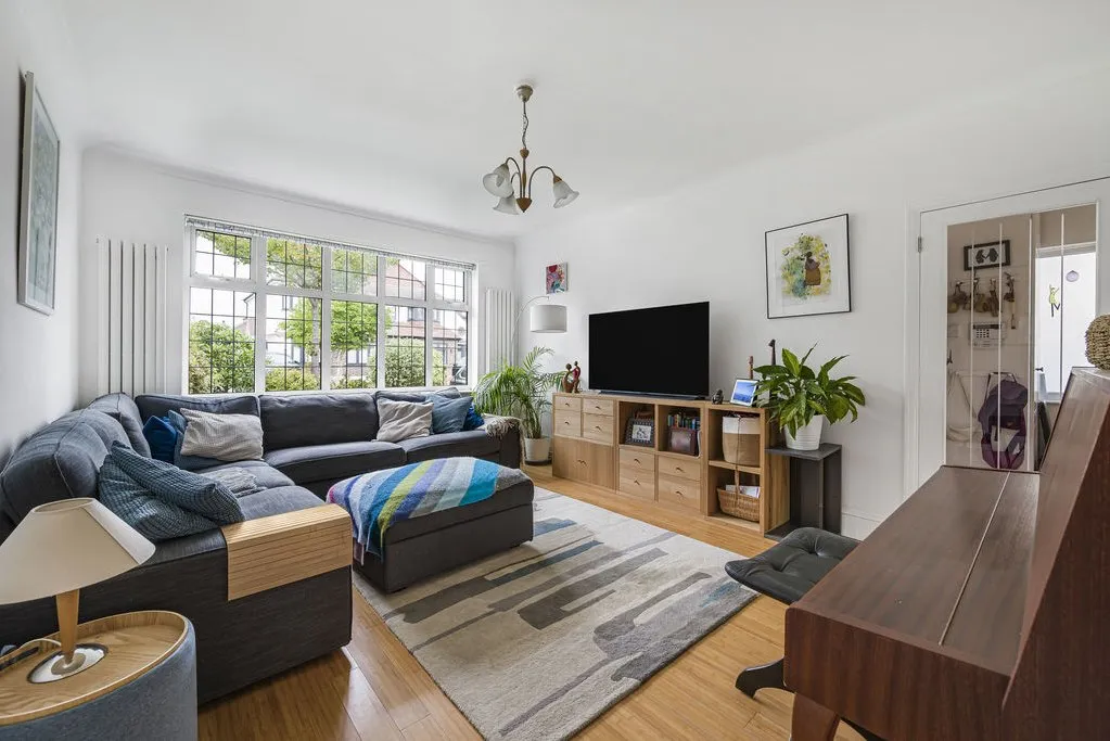 Telford Road, London, SE9, photo 2