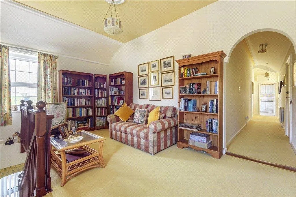 Beaminster, DT8, photo 9