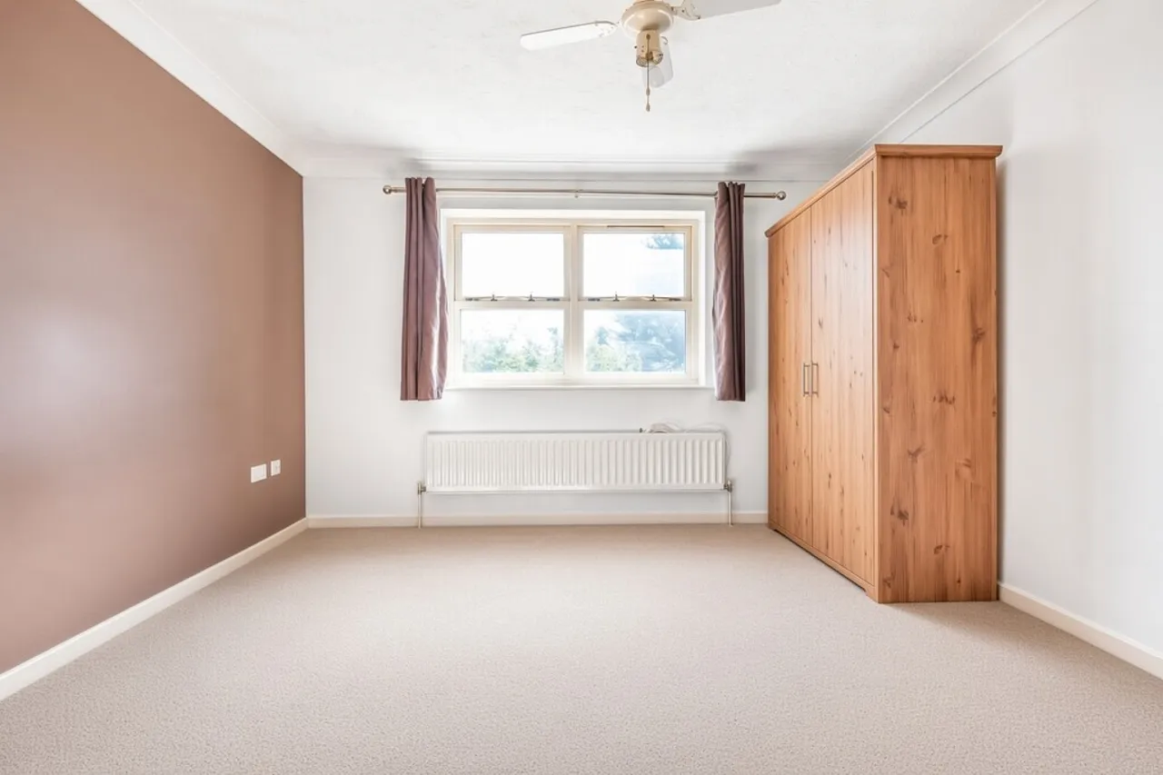 Nuthatch Close, Staines-upon-Thames, photo 5