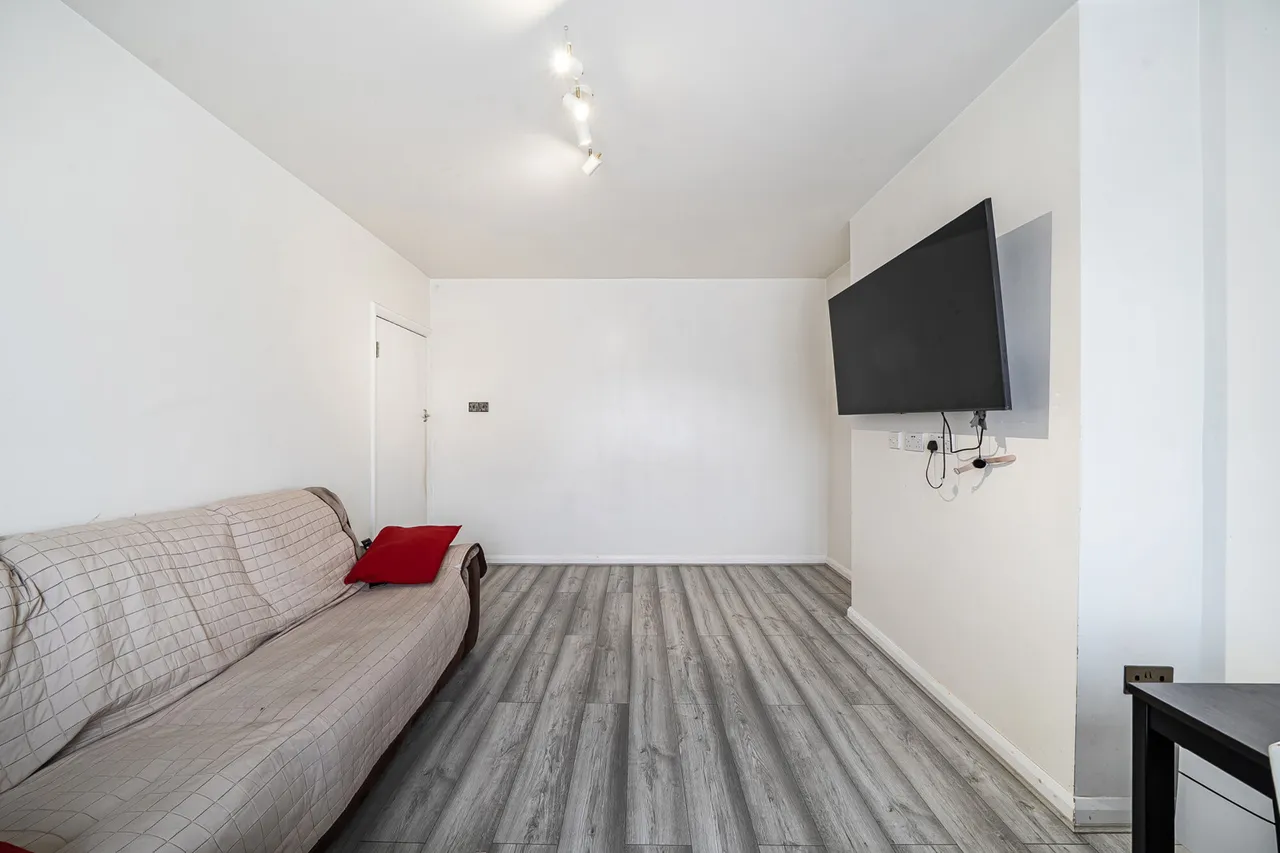 Whitton Avenue West, Northolt, UB5, photo 12