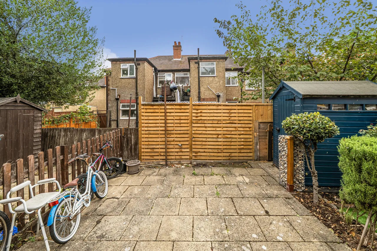 Whitton Avenue West, Northolt, UB5, photo 8