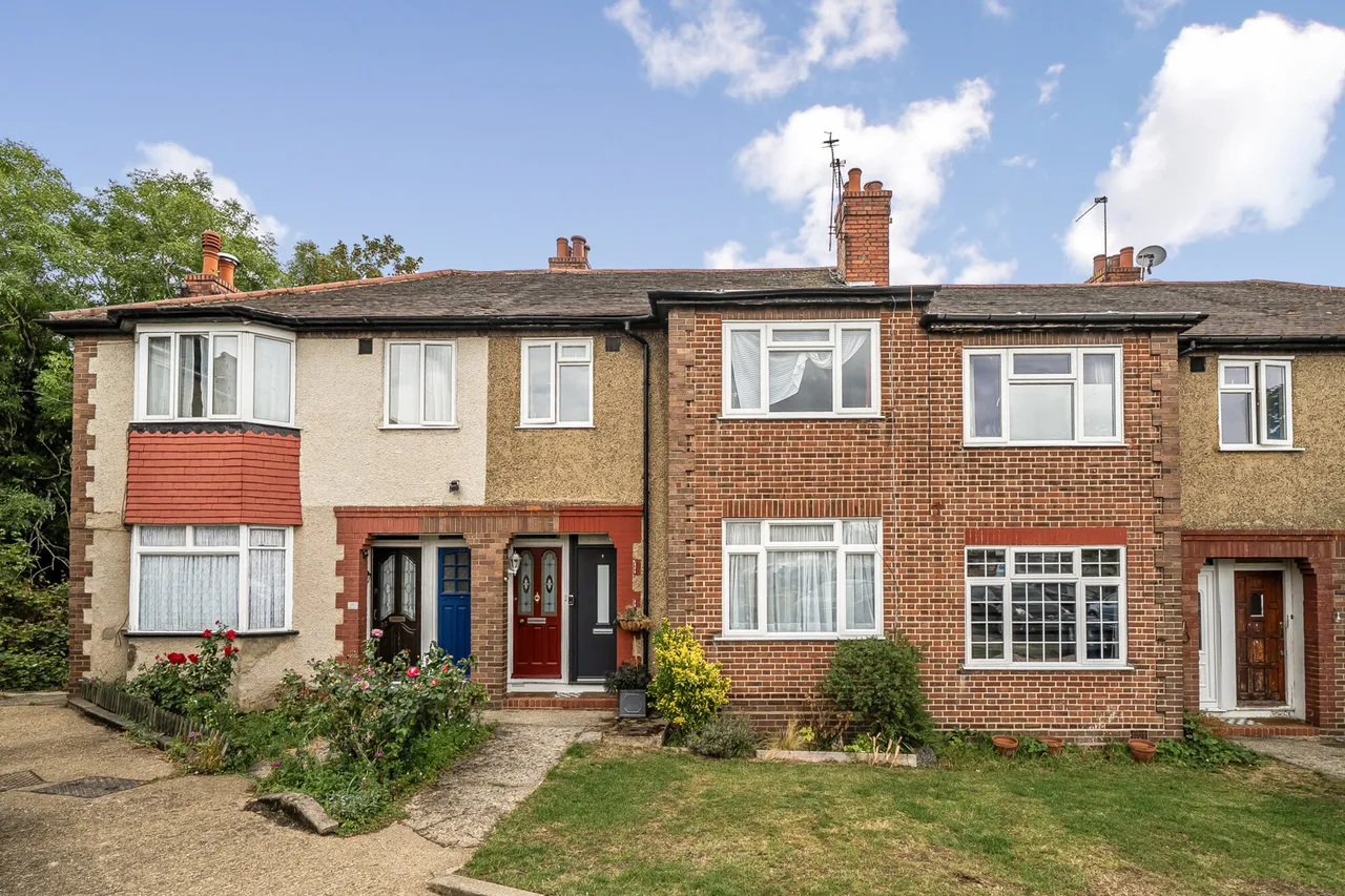 2 bed flat for sale, Whitton Avenue West, Northolt, UB5