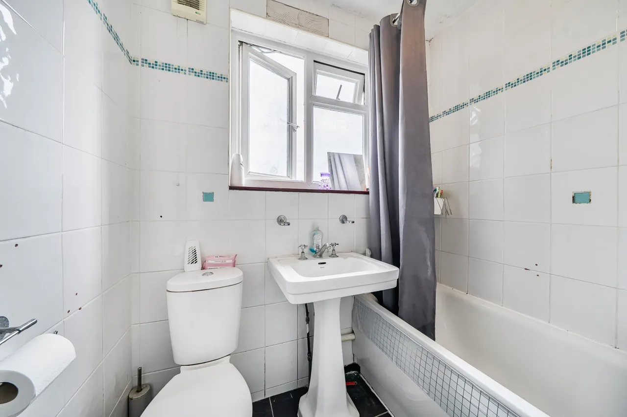 Whitton Avenue West, Northolt, UB5, photo 9