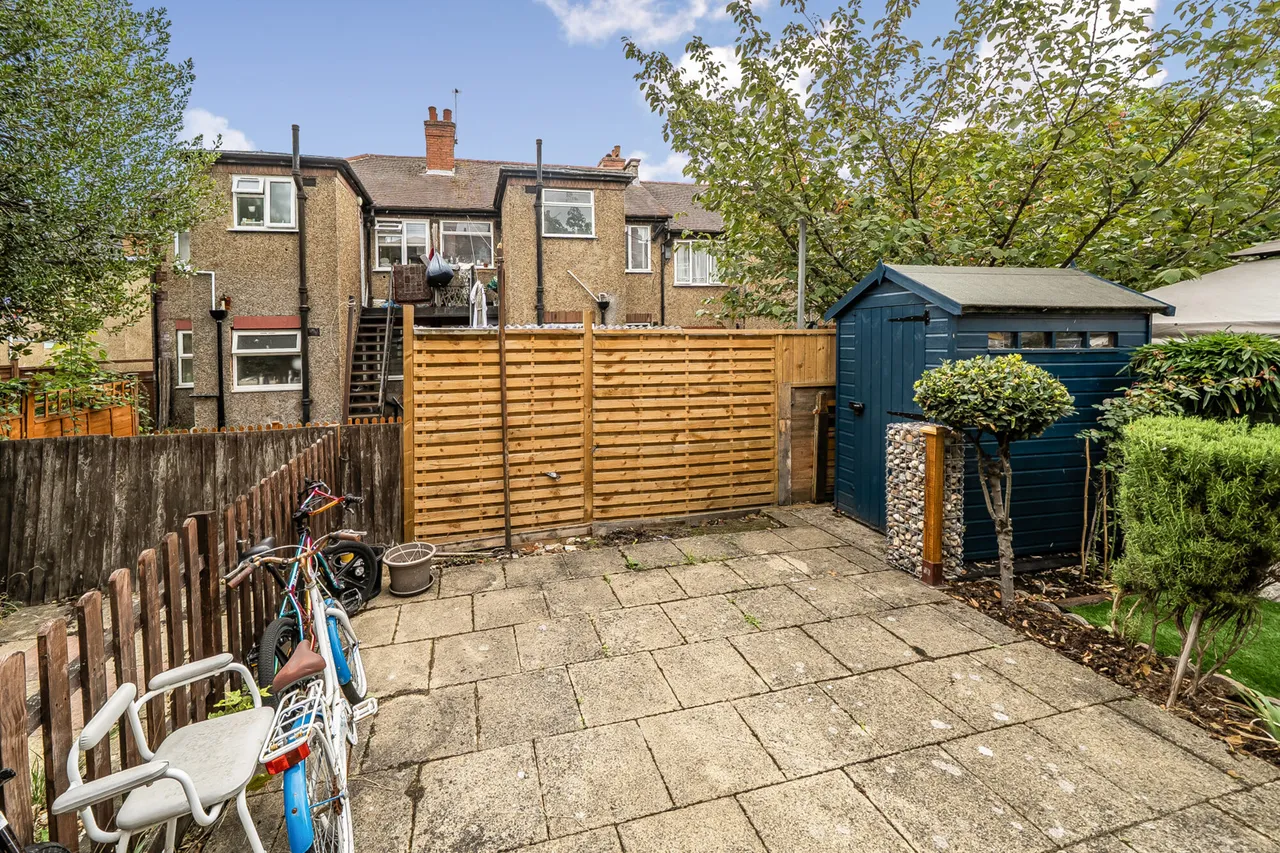 Whitton Avenue West, Northolt, UB5, photo 11
